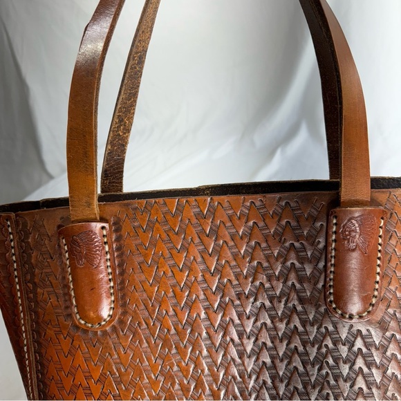 Handcrafted Vintage Thick Leather Embossed Arrowhead Design Handbag - Picture 5 of 10